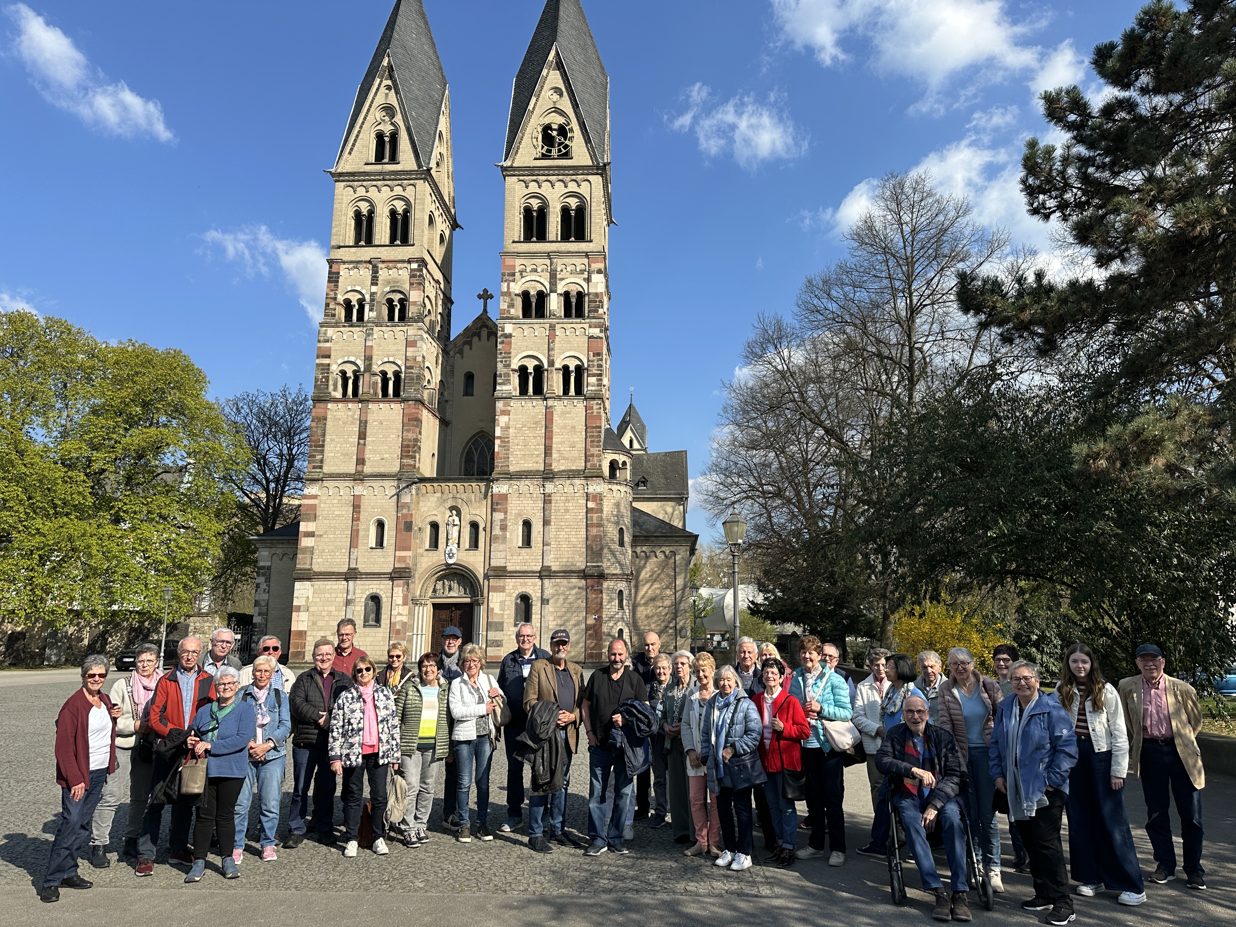 CDU-Senioren vor der Kastor-Kirche in Koblenz (Bild: Josef Karl)